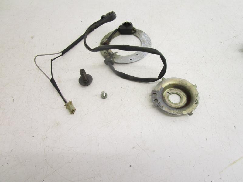 1989-1993 Yamaha FJ 1200 Pick Up Base 3CV-81671-00-00 *DAMAGED